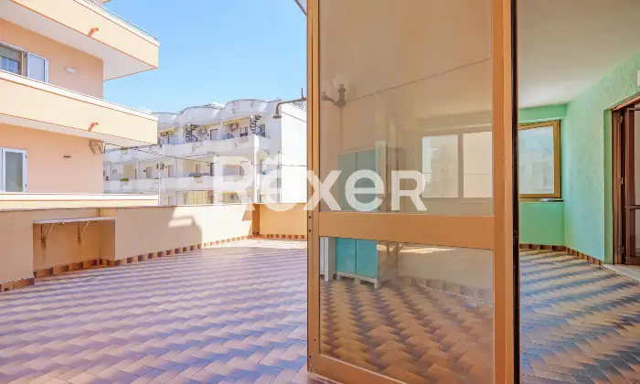 Rexer-Gallipoli-Appartamento-al-primo-piano-con-veranda-e-terrazzo-abitabile-con-scorci-vista-mare-Terrazzo