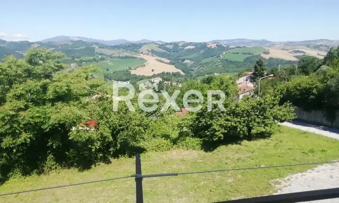 Rexer-Urbino-IMMOBILE-DI-GROSSE-DIMENSIONI-Terrazzo