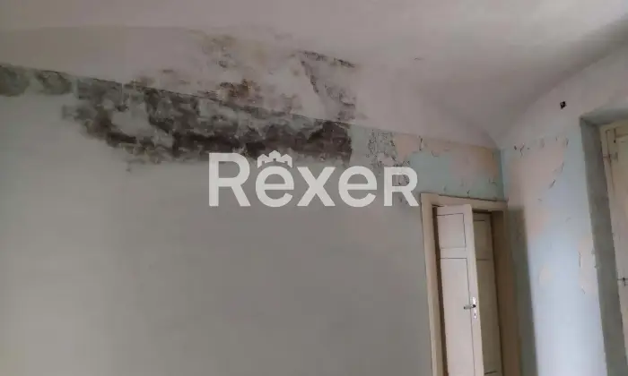 Rexer-Bonorva-Intero-Edificio-Storico-con-Ampio-Giardino-in-Centro-Corso-Umberto-Altro