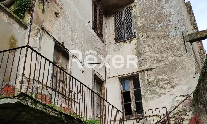 Rexer-Bonorva-Intero-Edificio-Storico-con-Ampio-Giardino-in-Centro-Corso-Umberto-Altro