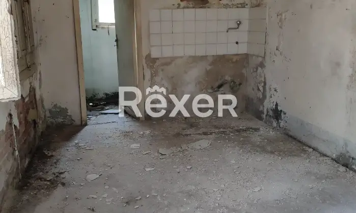 Rexer-Bonorva-Intero-Edificio-Storico-con-Ampio-Giardino-in-Centro-Corso-Umberto-Altro