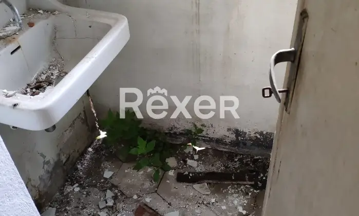 Rexer-Bonorva-Intero-Edificio-Storico-con-Ampio-Giardino-in-Centro-Corso-Umberto-Altro