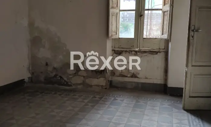 Rexer-Bonorva-Intero-Edificio-Storico-con-Ampio-Giardino-in-Centro-Corso-Umberto-Altro