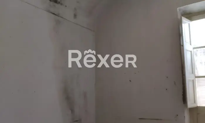 Rexer-Bonorva-Intero-Edificio-Storico-con-Ampio-Giardino-in-Centro-Corso-Umberto-Altro