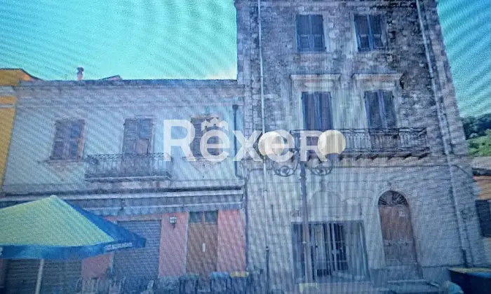 Rexer-Bonorva-Intero-Edificio-Storico-con-Ampio-Giardino-in-Centro-Corso-Umberto-Altro