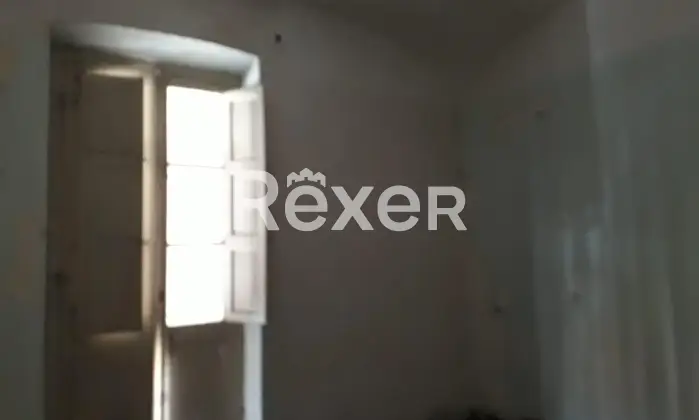 Rexer-Bonorva-Intero-Edificio-Storico-con-Ampio-Giardino-in-Centro-Corso-Umberto-Altro