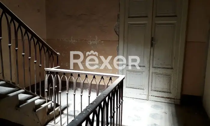 Rexer-Bonorva-Intero-Edificio-Storico-con-Ampio-Giardino-in-Centro-Corso-Umberto-Altro