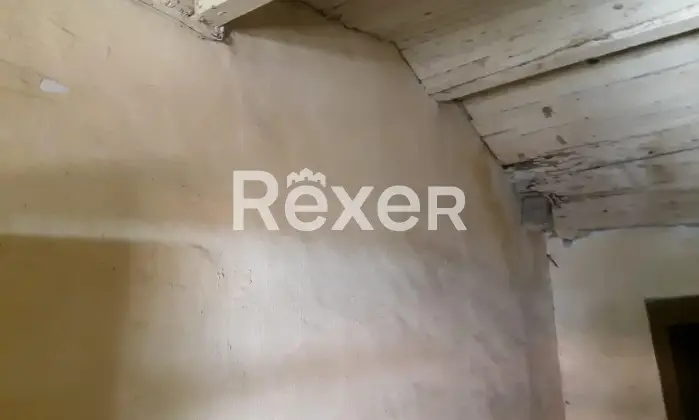 Rexer-Bonorva-Intero-Edificio-Storico-con-Ampio-Giardino-in-Centro-Corso-Umberto-Altro