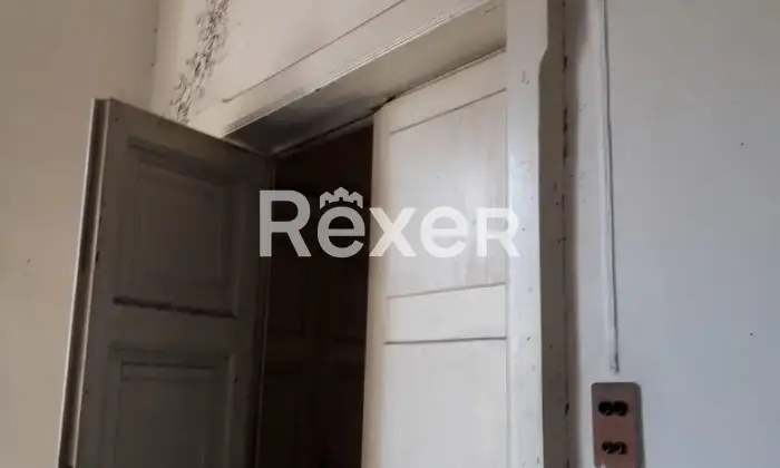 Rexer-Bonorva-Intero-Edificio-Storico-con-Ampio-Giardino-in-Centro-Corso-Umberto-Altro