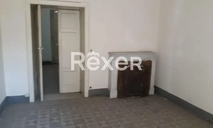 Rexer-Bonorva-Intero-Edificio-Storico-con-Ampio-Giardino-in-Centro-Corso-Umberto-Altro