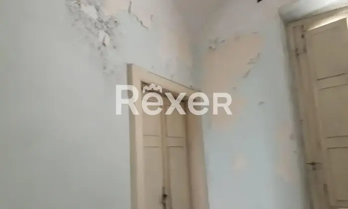 Rexer-Bonorva-Intero-Edificio-Storico-con-Ampio-Giardino-in-Centro-Corso-Umberto-Altro