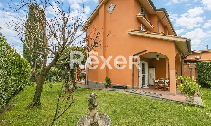 Rexer-Roma-Porzione-di-villa-bifamiliare-su-quattro-livelli-con-ampi-spazi-esterni-e-box-triplo-Altro