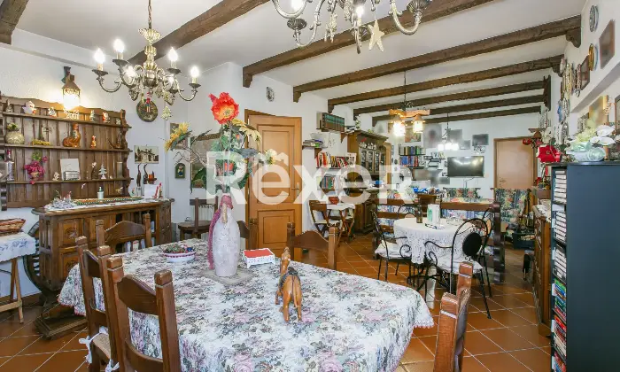 Rexer-Roma-Porzione-di-villa-bifamiliare-su-quattro-livelli-con-ampi-spazi-esterni-e-box-triplo-Altro