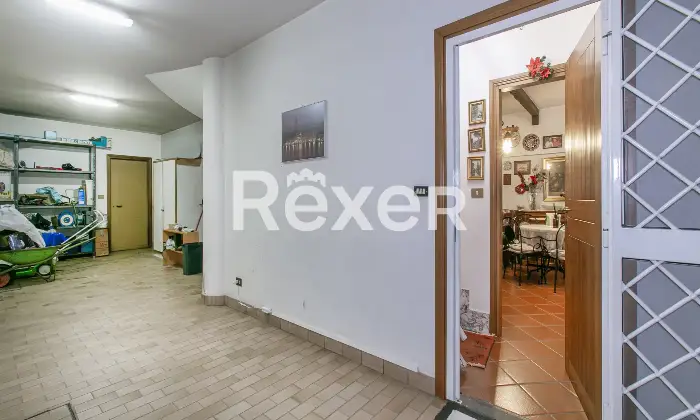 Rexer-Roma-Porzione-di-villa-bifamiliare-su-quattro-livelli-con-ampi-spazi-esterni-e-box-triplo-Altro