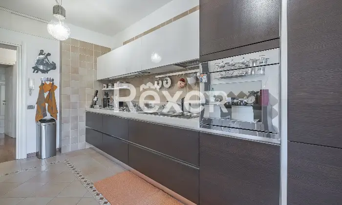 Rexer-Roma-Fonte-MeravigliosaQuadrilocale-con-doppio-posto-auto-e-cantina-Altro