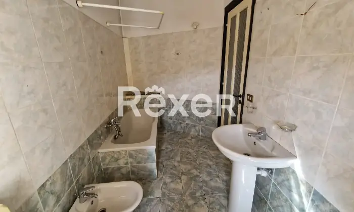 Rexer-Altare-Comodo-appartamento-al-piano-con-splendida-vista-tetti-a-pochi-km-dalle-spiagge-liguri-Bagno