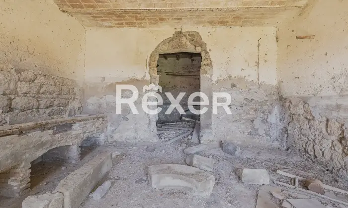 Rexer-Viterbo-Casolare-del-a-pochi-Km-dal-centro-di-Viterbo-con-ampio-terreno-di-propriet-Altro
