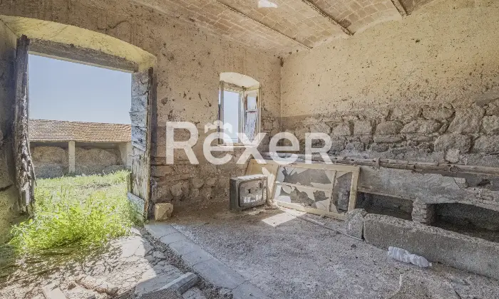Rexer-Viterbo-Casolare-del-a-pochi-Km-dal-centro-di-Viterbo-con-ampio-terreno-di-propriet-Altro