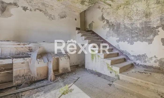 Rexer-Viterbo-Casolare-del-a-pochi-Km-dal-centro-di-Viterbo-con-ampio-terreno-di-propriet-Altro