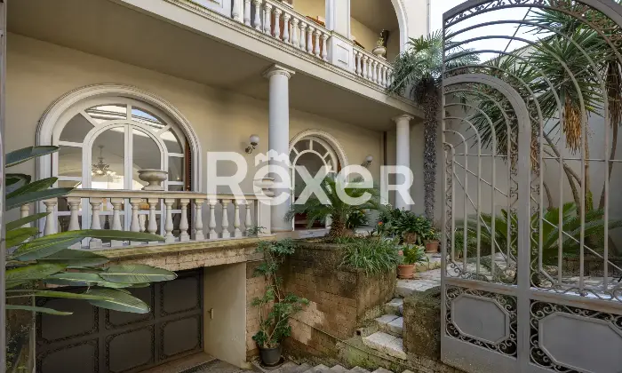 Rexer-Mesagne-Villa-in-centro-storico-con-terrazza-panoramica-e-garage-Altro