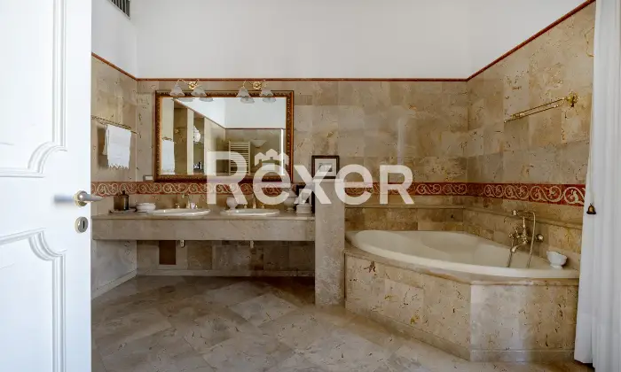 Rexer-Mesagne-Dimora-di-pregio-nel-centro-con-ascensore-dal-garage-al-rooftop-Altro
