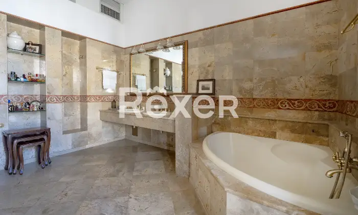 Rexer-Mesagne-Dimora-di-pregio-nel-centro-con-ascensore-dal-garage-al-rooftop-Altro