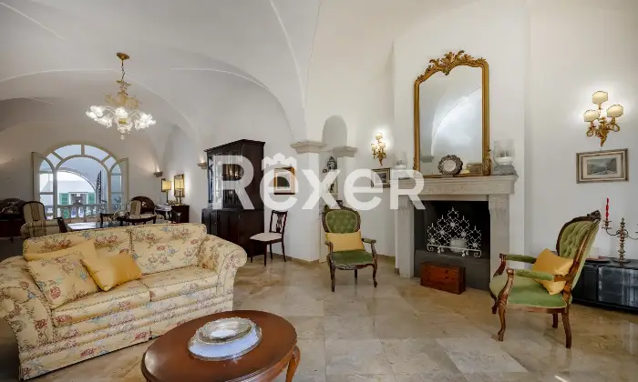 Rexer-Mesagne-Villa-in-centro-storico-con-terrazza-panoramica-e-garage-Altro