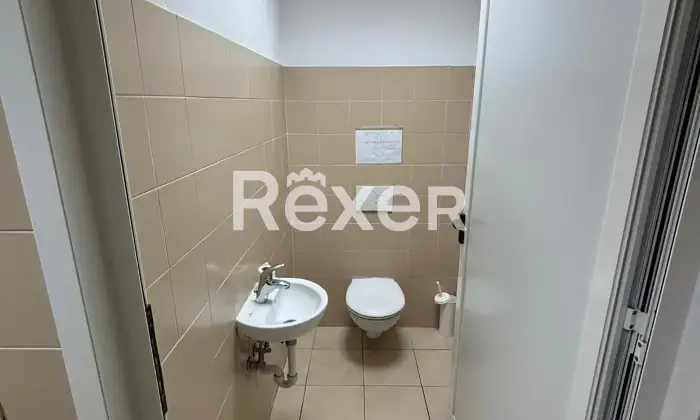 Rexer-Spotorno-Ufficio-di-ampia-metratura-con-posto-auto-doppio-Altro
