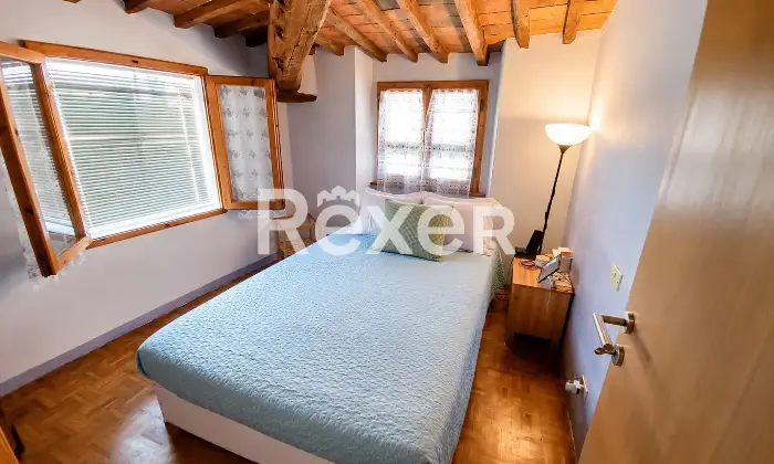 Rexer-Pescia-Fascino-toscano-Ultimo-piano-con-camino-e-travi-in-legno-possibile-affitto-con-riscatto-Altro