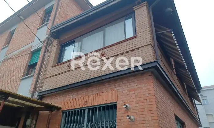 Rexer-Reggio-Emilia-Laboratorio-di-mq-con-ingressi-indipendenti-e-tettoia-da-ristrutturare-Altro