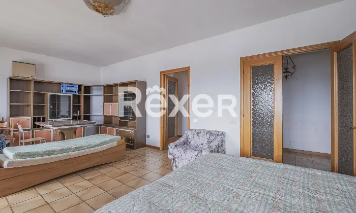 Rexer-Roma-Appartamento-ultimo-piano-di-ampia-metratura-con-terrazzi-Altro