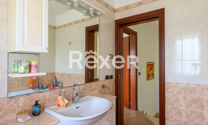 Rexer-Cervarese-Santa-Croce-Soluzione-indipendente-con-giardino-e-box-auto-Altro
