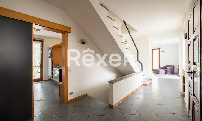 Rexer-Vimodrone-Villa-con-ampio-giardino-e-spazi-su-pi-livelli-Altro