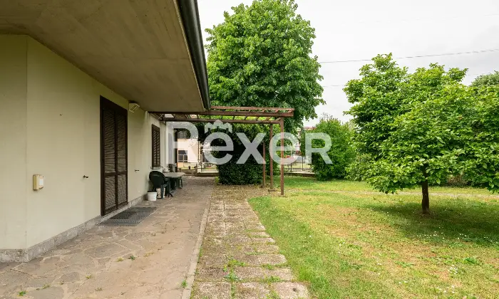Rexer-Vimodrone-Villa-con-ampio-giardino-e-spazi-su-pi-livelli-Altro
