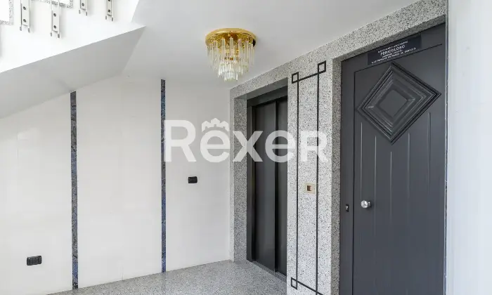 Rexer-Venezia-Ampio-appartamento-su-due-livelli-con-terrazze-garage-doppio-e-posti-auto-Altro