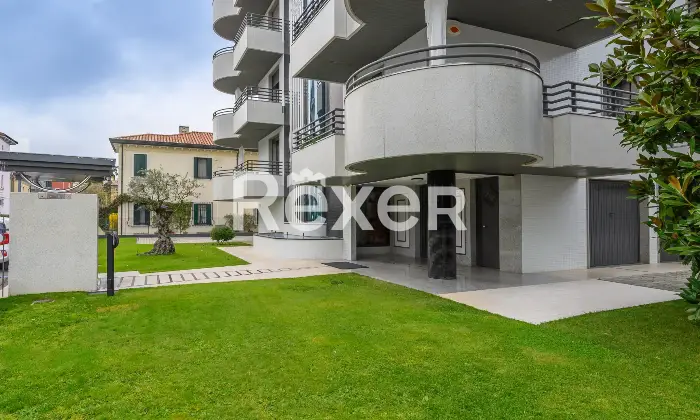 Rexer-Venezia-Ampio-appartamento-su-due-livelli-con-terrazze-garage-doppio-e-posti-auto-Altro