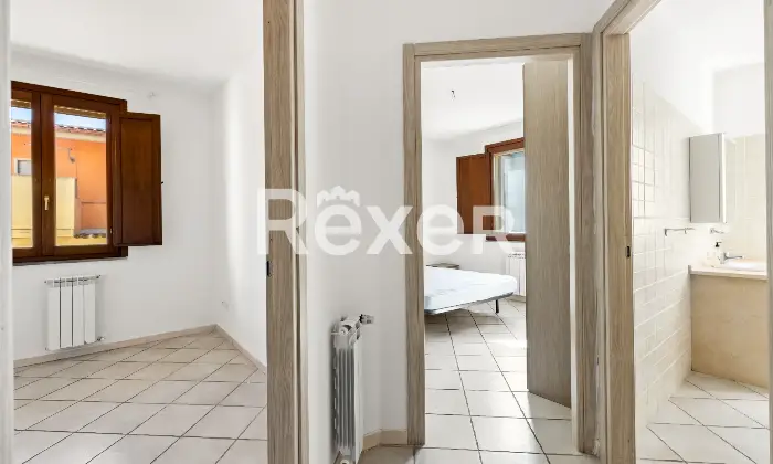 Rexer-Santa-Giusta-Appartamento-con-posto-auto-di-pertinenza-Altro
