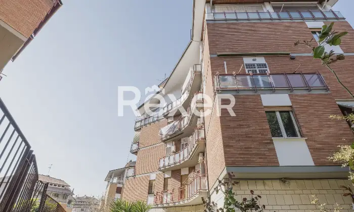 Rexer-Roma-Luminoso-e-ampio-bilocale-con-cantina-e-posto-auto-scoperto-Altro