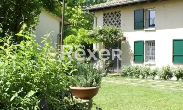 Rexer-Mirandola-Villa-in-vendita-in-Via-Cazzuola-a-Mirandola-Altro