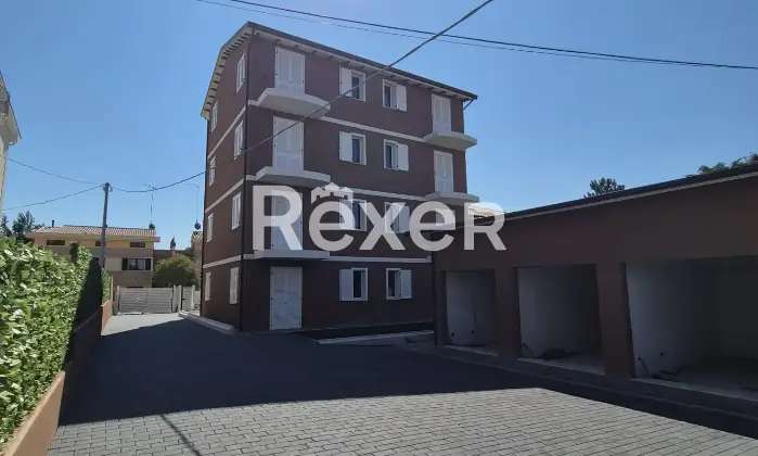 Rexer-Cingoli-Intero-edificio-in-vendita-in-via-Gioacchino-Rossini-a-Strada-Cingoli-Altro