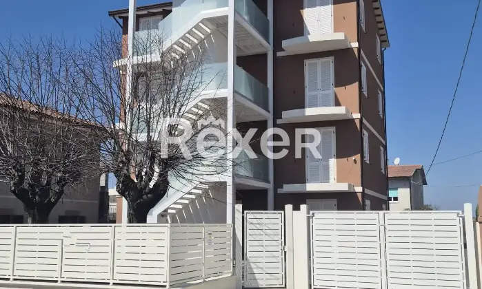 Rexer-Cingoli-Intero-edificio-in-vendita-in-via-Gioacchino-Rossini-a-Strada-Cingoli-Altro
