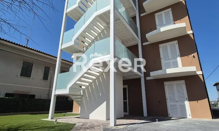Rexer-Cingoli-Intero-edificio-in-vendita-in-via-Gioacchino-Rossini-a-Strada-Cingoli-Altro