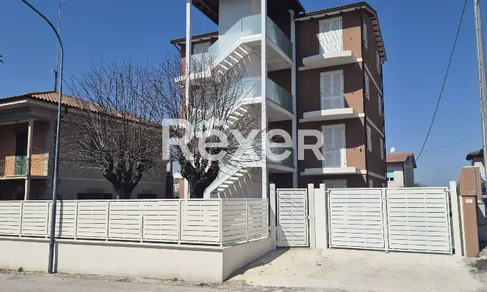 Rexer-Cingoli-Intero-edificio-in-vendita-in-via-Gioacchino-Rossini-a-Strada-Cingoli-Altro