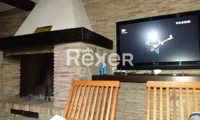 Rexer-Castelnuovo-Rangone-In-Vendita-Ampia-Soluzione-su-Due-Livelli-con-Giardino-e-Garage-Altro