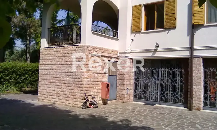 Rexer-Castelnuovo-Rangone-Ampio-Appartamento-Piano-Rialzato-con-Porticato-e-Giardino-Privato-Altro