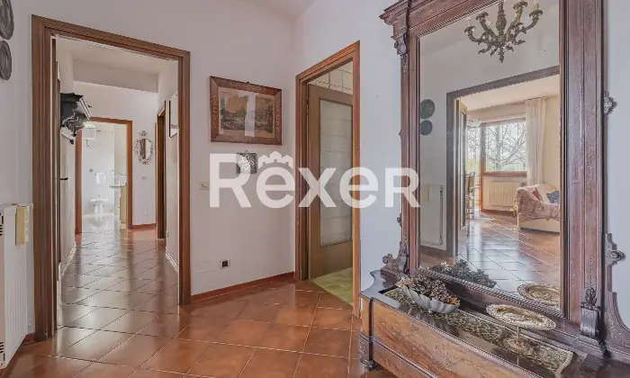 Rexer-Roma-Talenti-in-comprensorio-elegante-immerso-nel-verde-Altro