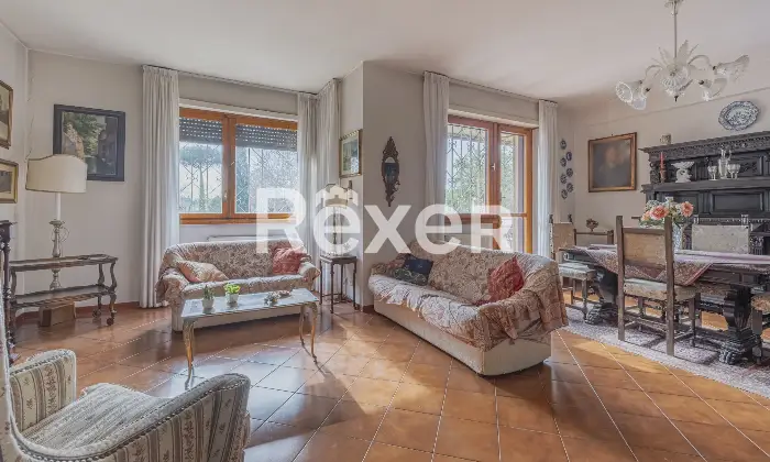 Rexer-Roma-Talenti-in-comprensorio-elegante-immerso-nel-verde-Altro