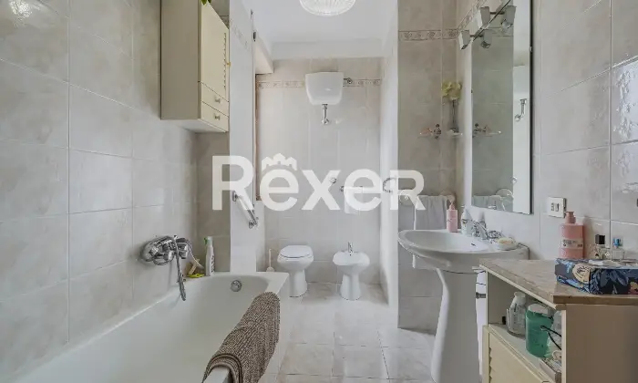 Rexer-Roma-Talenti-in-comprensorio-elegante-immerso-nel-verde-Altro