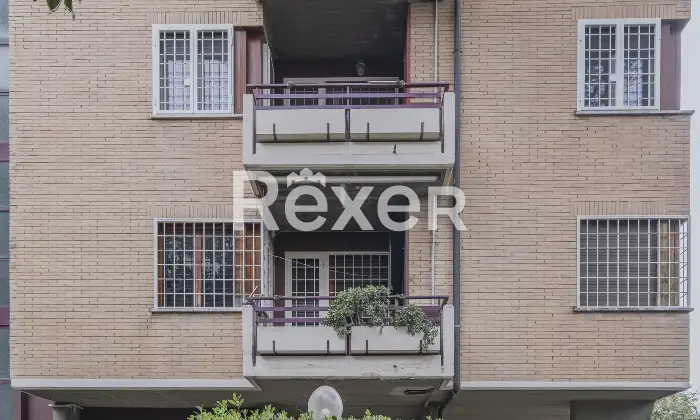 Rexer-Roma-Talenti-in-comprensorio-elegante-immerso-nel-verde-Altro