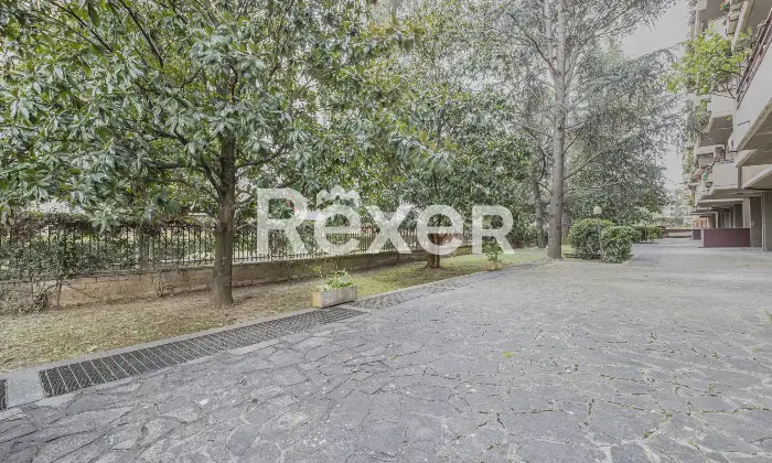 Rexer-Roma-Talenti-in-comprensorio-elegante-immerso-nel-verde-Altro
